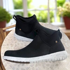 BOGS Juniper Waterproof Leather Chelsea Slip-On Boot Womens 8.5 Black  72692001